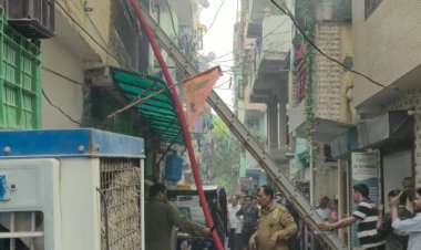 वैशाली सेक्टर-2 में रेस्टोरेंट में लगी भीषण आग, दमकल ने कड़ी मशक्कत के बाद पाया काबू