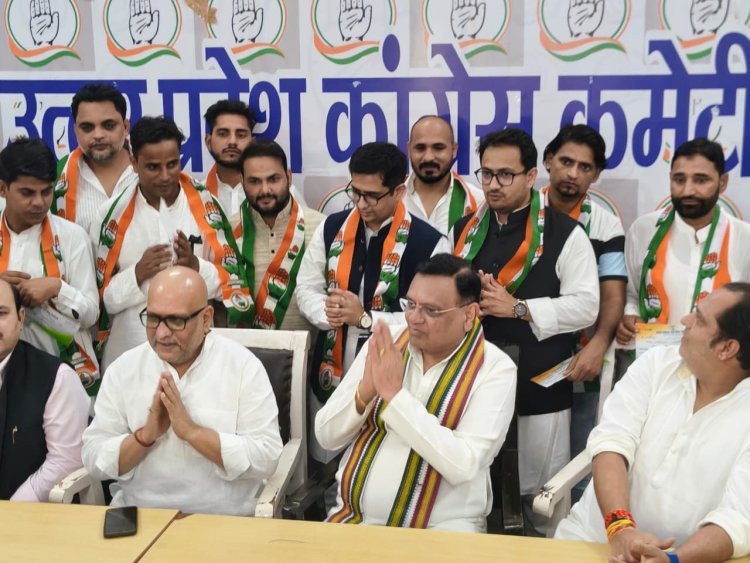 रटौल नगर पंचायत के आठ सभासदों सहित दर्जनों ने कांग्रेस की सदस्यता ग्रहण की