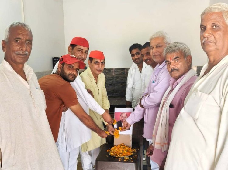 सपा कार्यकर्ताओं ने श्रद्धापूर्वक मनाई मुलायम सिंह यादव की पुण्यतिथि
