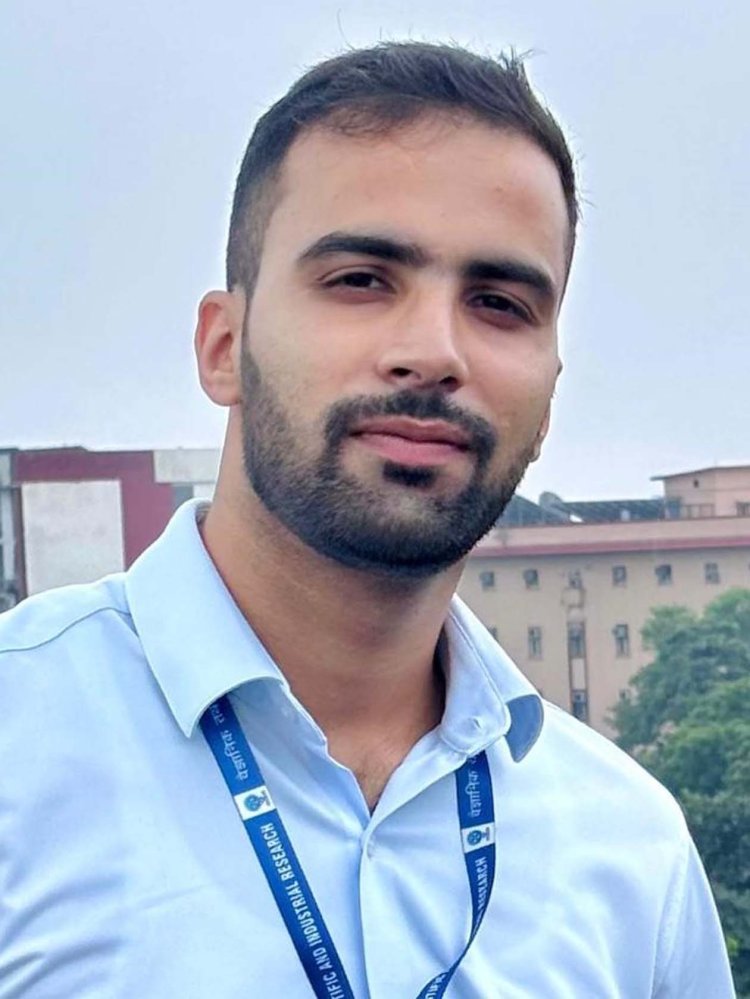 खेकड़ा के होनहार आकाश का सुप्रीम कोर्ट में चयन, क्षेत्र में खुशी की लहर