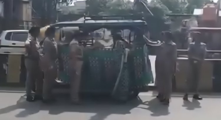 ई-रिक्शा पर हुआ प्रसव, महिला थाना प्रभारी ने संभाली डिलीवरी