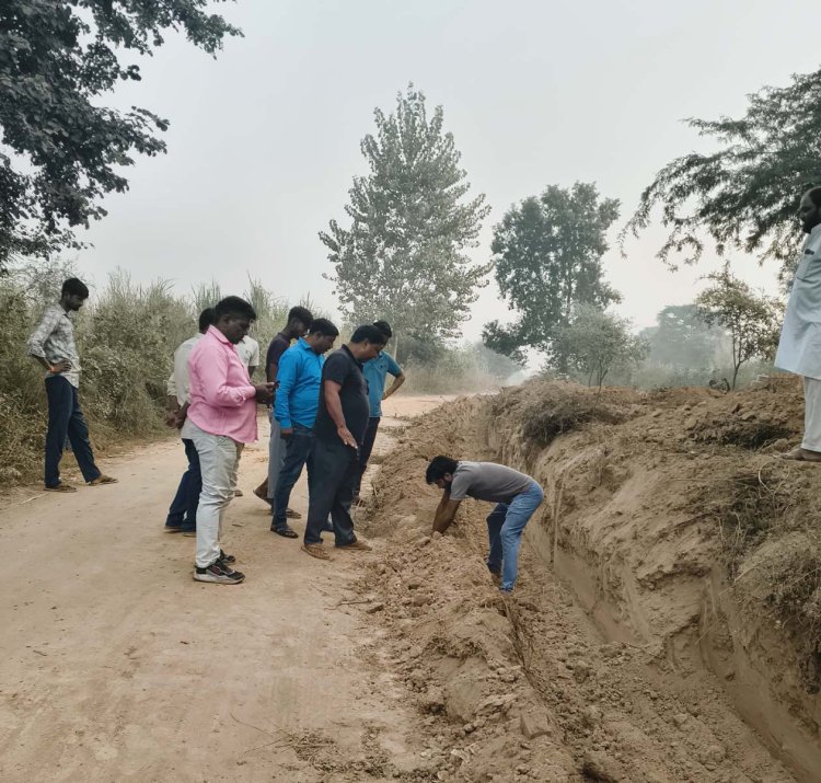 कब्रिस्तान की दीवार निर्माण पर विवाद, कार्य रुका