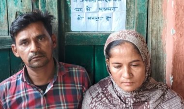 खिलौने बेचने वाली महिला को बदनाम करने का आरोप