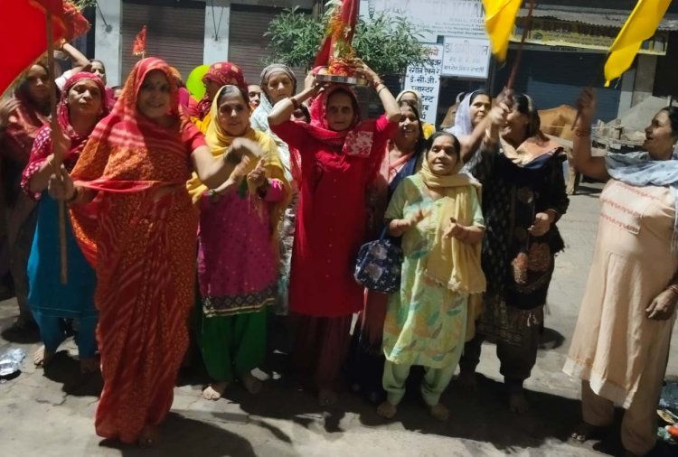 तुलसी विवाह आयोजन में भजन मंडली ने की परिक्रमा