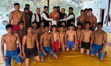 गोरखपुर से सिल्वर मेडल जीतकर लौटे पहलवान सामी हुसैन का भव्य स्वागत