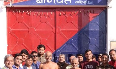 जिला कारागार में जैन संत सौम्य सागर महाराज के प्रवचन