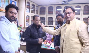 मंत्री नरेंद्र कश्यप ने अपने बूथ पर मनाई अटल जयंती, दी श्रद्धांजलि