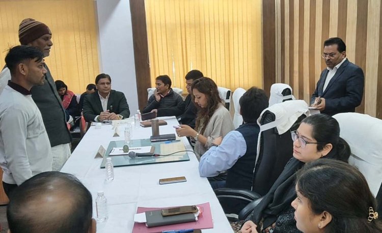 जिलाधिकारी ने सुनीं खेकड़ा तहसील में जनसमस्याएं