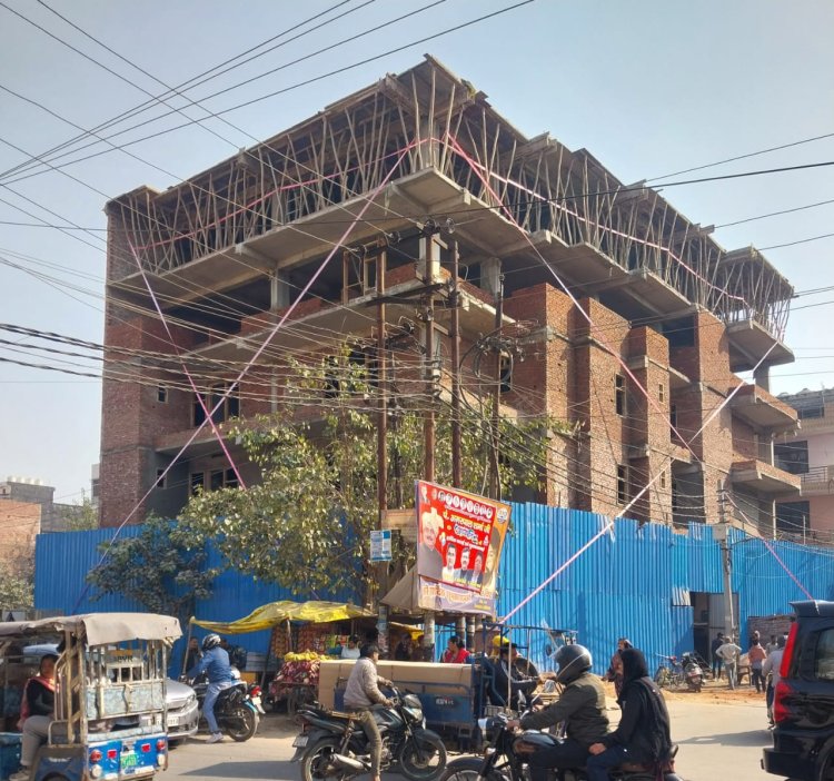 तीन बार सीलिंग और एक बार ध्वस्तीकरण के बावजूद अवैध निर्माण जारी