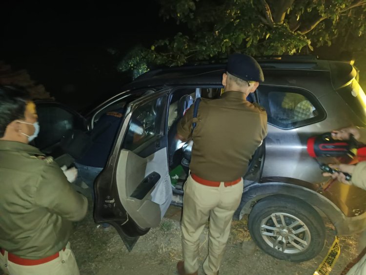 कार में मिले दो अज्ञात शव पुलिस जांच में जुटी