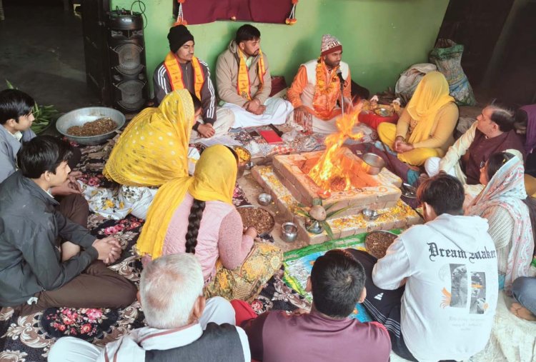 बसंत पंचमी पर घिटोरा में वैदिक यज्ञ का आयोजन, आहुति देकर मां सरस्वती की आराधना