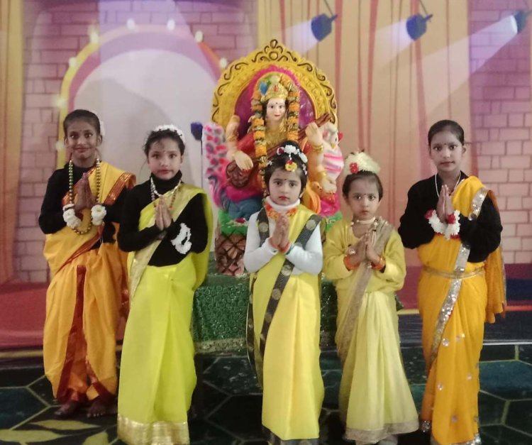 आदर्श पब्लिक स्कूल में श्रद्धा व उल्लास के साथ मनाई गई बसंत पंचमी