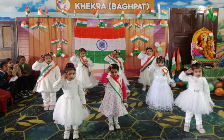 आदर्श पब्लिक स्कूल में देशभक्ति के रंग में डूबा गणतंत्र दिवस समारोह