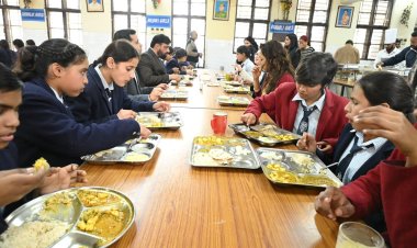 जवाहर नवोदय विद्यालय सरफाबाद में डीएम का निरीक्षण