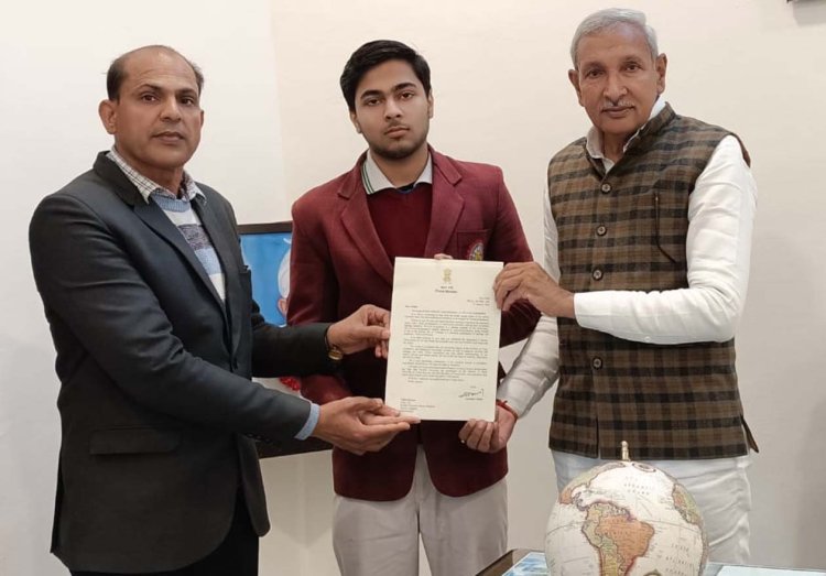 पीएम मोदी का कोणार्क विद्यापीठ के छात्र को प्रशंसा पत्र