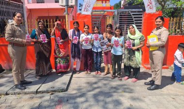 मिशन शक्ति-5 के तहत बहादुरगढ़ पुलिस का जागरूकता अभियान, मंदिरों में महिलाओं को दी सुरक्षा हेल्पलाइन की जानकारी