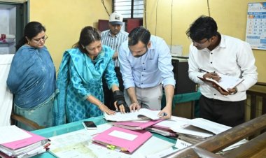 डीएम अस्मिता लाल का बड़ौत तहसील पर औचक निरीक्षण, व्यवस्थाओं में सुधार के निर्देश