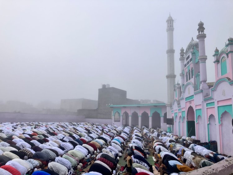 शांति और सौहार्द की दुआओं के साथ अदा हुई ईद की नमाज़