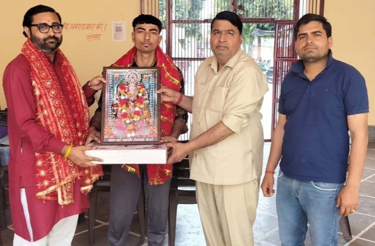 नवरात्रि आयोजन में उत्कृष्ट सेवा पर मां मनसा देवी सेवा दल का भव्य सम्मान