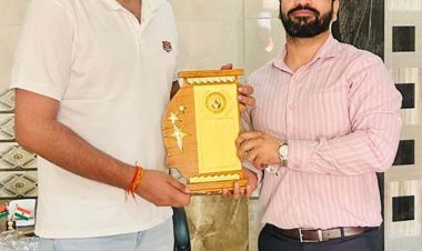 यूपीपीसीएस में ऑल इंडिया रैंक 72 हासिल करने वाले आकाश चौधरी का हुआ भव्य सम्मान