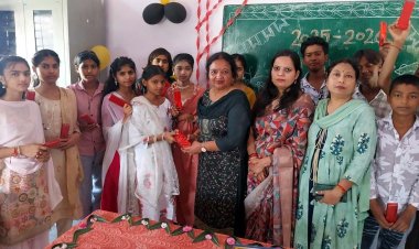 फेयरवेल समारोह में बच्चों की शानदार प्रस्तुतियां, उपहार देकर दी भावुक विदाई
