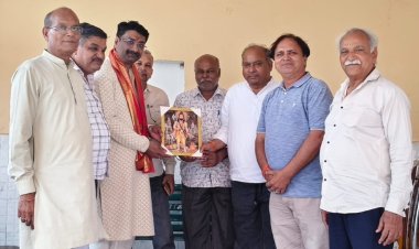 पितृ स्थापना अवसर पर भंडारे का आयोजन, सैकड़ों श्रद्धालुओं ने ग्रहण किया प्रसाद