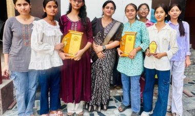 होली चाइल्ड एकेडमी में मेधावियों का सम्मान, 100% रहा परीक्षा परिणाम
