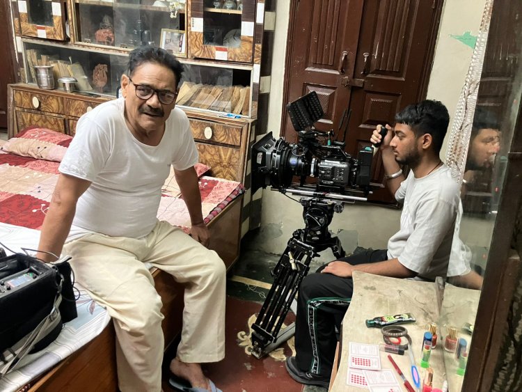 खेकड़ा में वेब सीरीज की शूटिंग, मुस्ताक खान को देखने उमड़ी भीड़