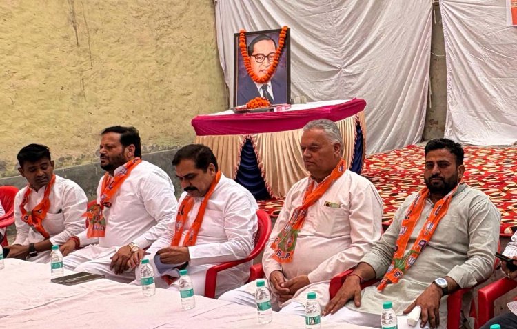 रैदासपुरी में बाबा साहब डा. भीमराव आंबेडकर को श्रद्धापूर्वक किया नमन