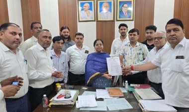 न्यू तहसील बार एसोसिएशन ने खोला मोर्चा, एआईजी स्टाम्प को सौंपा 12 सूत्रीय मांगपत्र