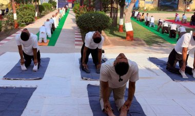 जिला कारागार बागपत में लगा विशाल योग शिविर, 250 बंदियों ने किया योगाभ्यास