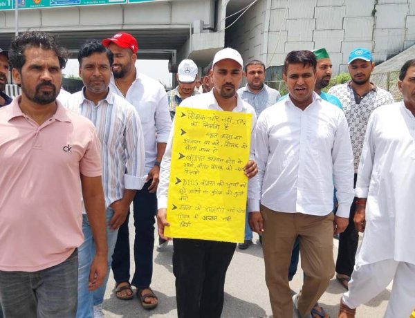 वेतन मांगने पर चोरी के झूठे आरोप लगाने का आरोप, शिक्षक ने कोतवाली में दी तहरीर