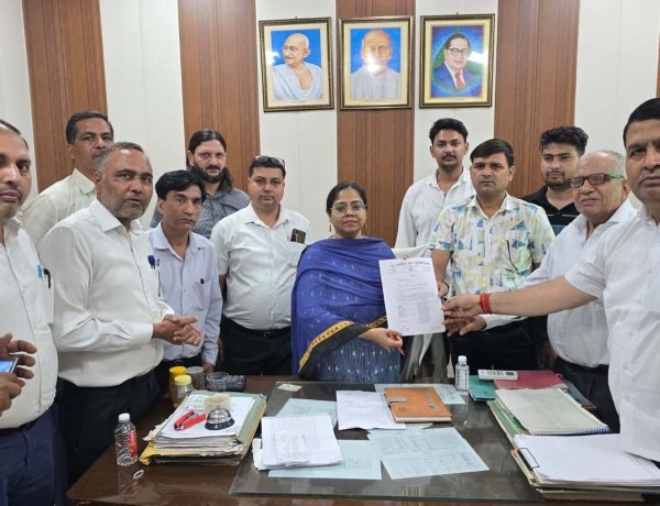 न्यू तहसील बार एसोसिएशन ने खोला मोर्चा, एआईजी स्टाम्प को सौंपा 12 सूत्रीय मांगपत्र