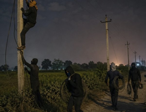 खेकड़ा में फिर सक्रिय हुआ तार चोर गिरोह, 19 खंभों से 1200 मीटर बिजली तार चोरी