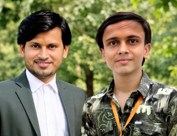 खेकड़ा के दो युवा चमके राष्ट्रीय मंच पर, नितिन धामा और हर्ष शर्मा का फ्लिपकार्ट ग्लैम अप 2026 में चयन
