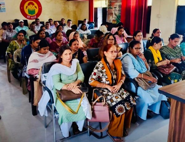 खेकड़ा में संचारी रोगों पर शिक्षकों को दिया विशेष प्रशिक्षण