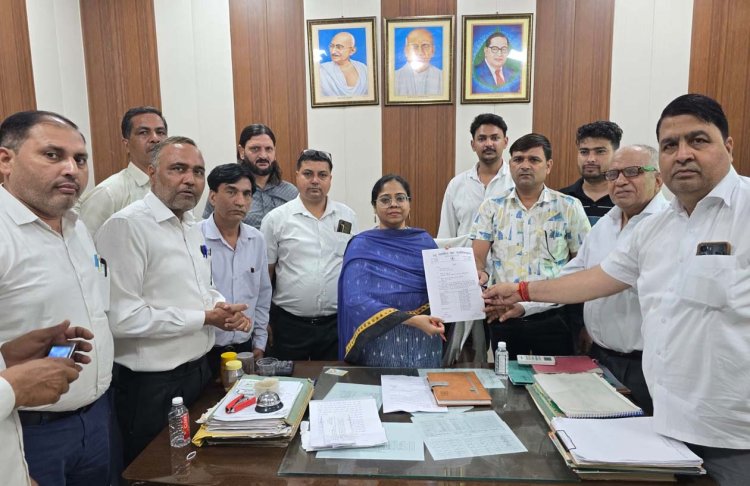 न्यू तहसील बार एसोसिएशन ने खोला मोर्चा, एआईजी स्टाम्प को सौंपा 12 सूत्रीय मांगपत्र