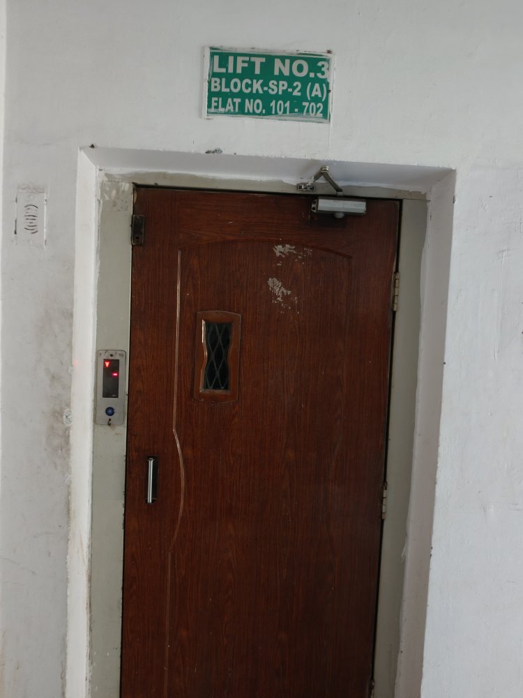 लिफ्ट सुरक्षा पर GDA सख्त: गुलमोहर एन्क्लेव RWA को जांच और कार्रवाई के निर्देश