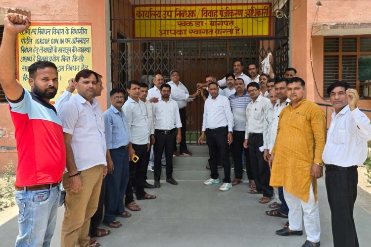 ई-रजिस्ट्री के निजीकरण के विरोध में अधिवक्ताओं का संघर्ष तेज, खेकड़ा तहसील में हड़ताल जारी