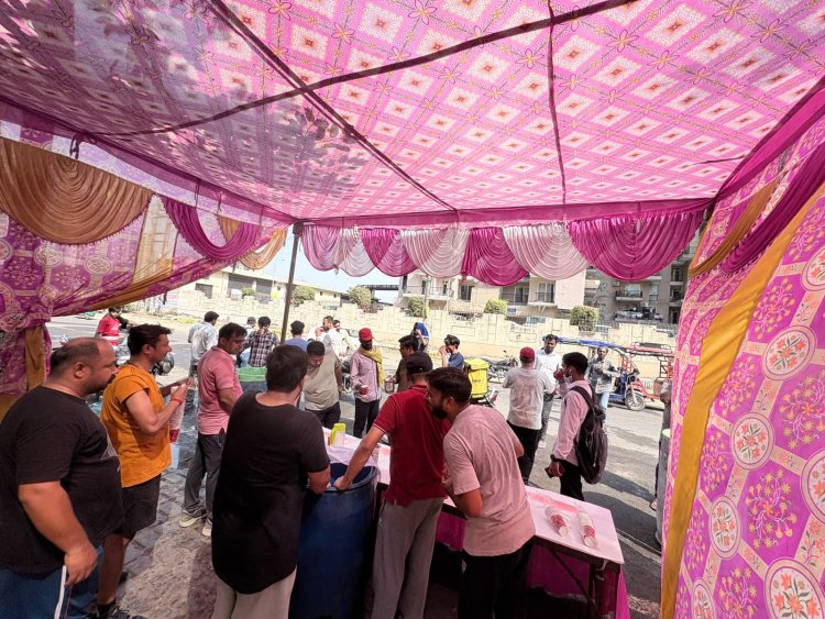 स्प्रिंग मीडोज क्रिकेट क्लब ने किया 1100 लीटर शीतल शरबत का वितरण
