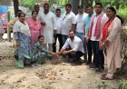 सेक्टर 53 में सपा ने चलाया पौधारोपण अभियान