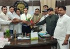 भावभीनी विदाई के बीच छलके सम्मान के भाव, कानपुर स्थानांतरण पर एसडीएम मनीष यादव का हुआ अभिनंदन