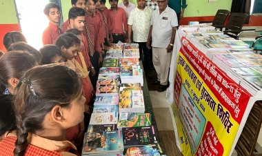 गांधी विद्यालय में सजा ज्ञान का मेला, पुस्तकों की दुनिया से रूबरू हुए विद्यार्थी