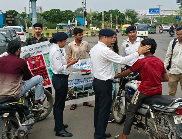 सेक्टर 51 में सेवन एक्स वेलफेयर टीम ने चलाया जागरूकता अभियान