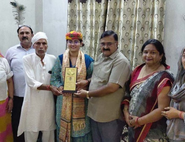 विश्वविद्यालय में द्वितीय स्थान हासिल करने वाली तनीषा धामा का हुआ भव्य सम्मान