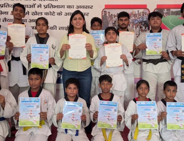 मेधावी ताइक्वांडो खिलाड़ियों का सम्मान, प्रमाणपत्र पाकर खिले चेहरे