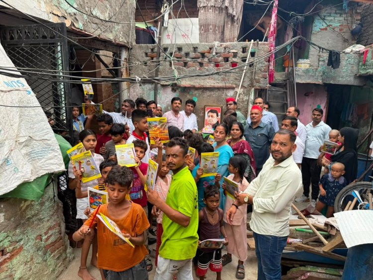 सपा कार्यकर्ताओं ने मनाया राष्ट्रीय अध्यक्ष का जन्मदिन