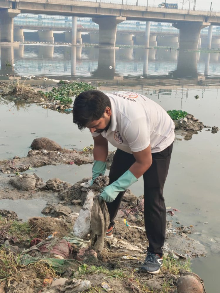 वाईएसएस फाउंडेशन ने कालिंदी कुंज में चलाया स्वच्छता अभियान