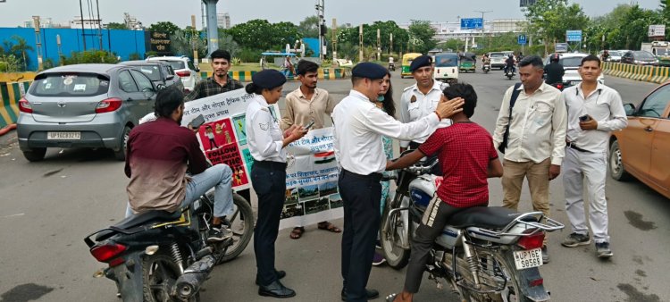 सेक्टर 51 में सेवन एक्स वेलफेयर टीम ने चलाया जागरूकता अभियान