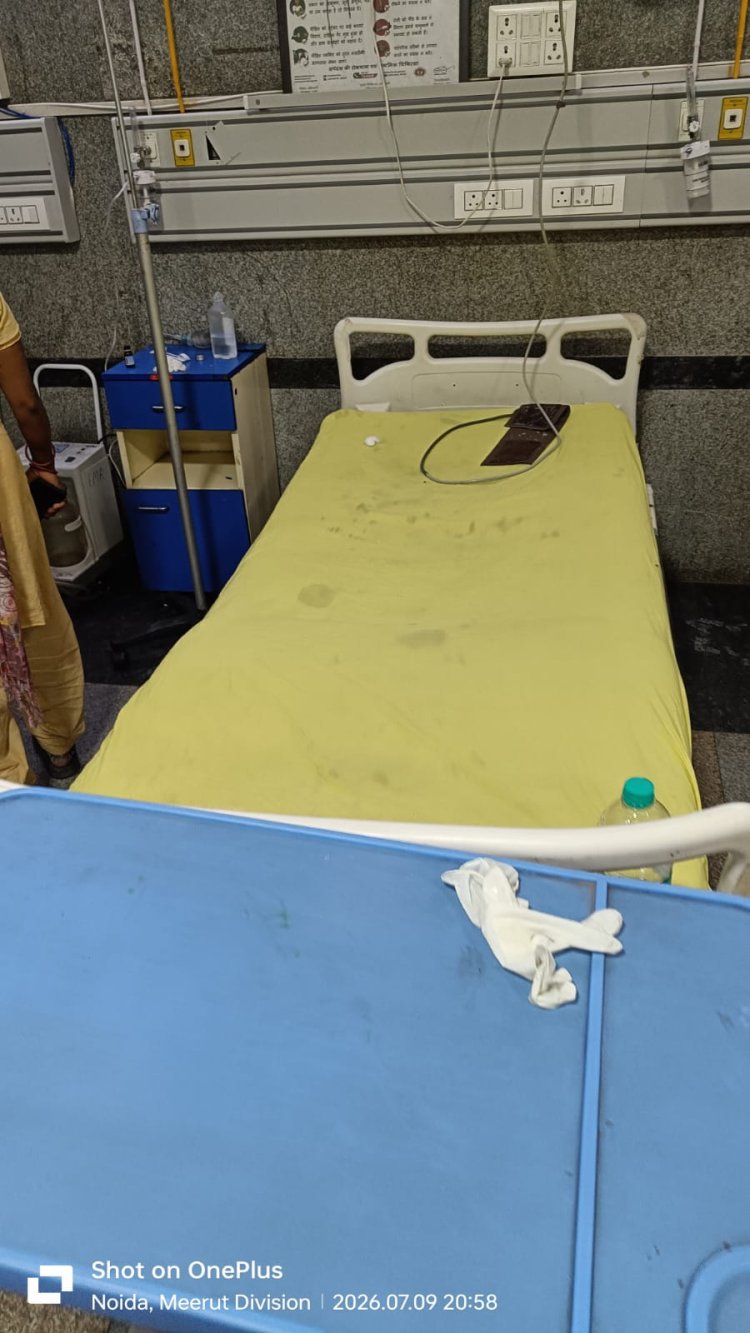 जिला अस्पताल में मरीजों के साथ बदसलूकी और इलाज में लापरवाही का आरोप